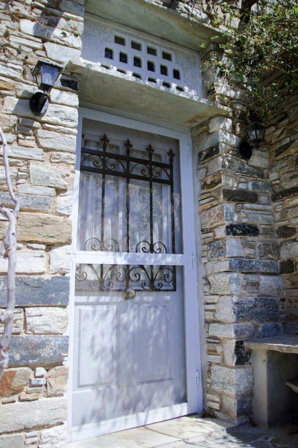 Cozy Guesthouse - Agios Romanos Exterior photo